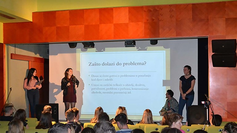 Na događaju „Solo ili solidarno“ društveno angažirani srednjoškolci  iz Zagreba i Gospića  predstavili su različite aktivnosti društvenog i humanitarnog djelovanja